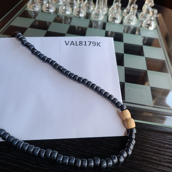 Beaded necklace - Picture 1 of 8